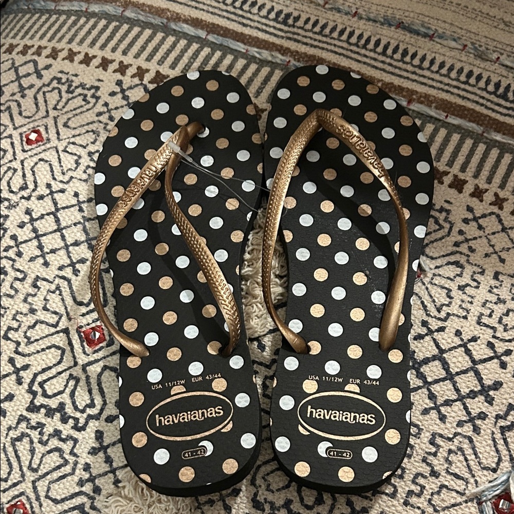 Havaianas Black and Gold Polka Dot Sandals